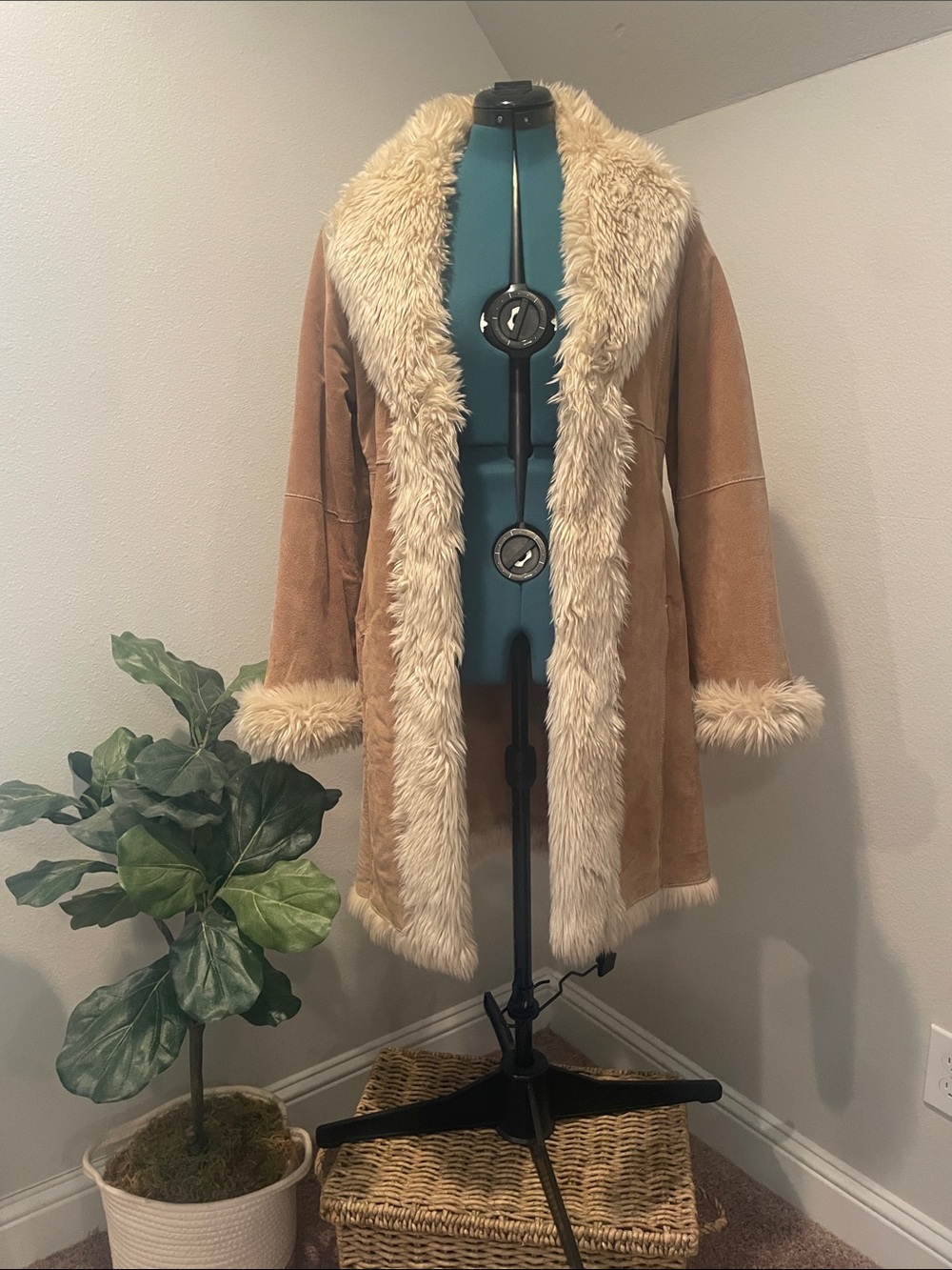Wilsons Leather Tan Suede Teddy Coat with Cream Faux Fur Trim - Picture 3 of 11